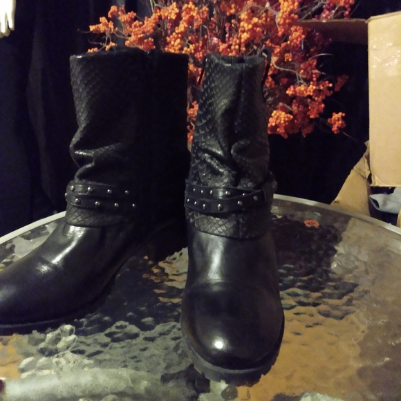 Arnold Churgin ankle boots - Picture 2 of 5